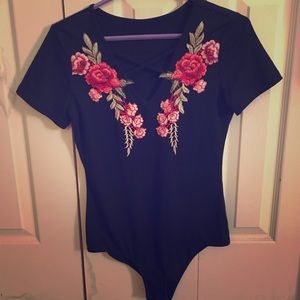 Rose T-shirt body suit. 🌹